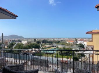 AMPIO APPARTAMENTO PANORAMICO CON GIARDINO E TAVERNA Pozzuoli-Parco Enea R38092