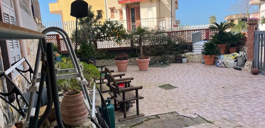 AMPIO APPARTAMENTO PANORAMICO CON GIARDINO E TAVERNA Pozzuoli-Parco Enea R38092