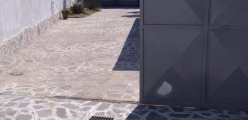VILLA MONO-LIVELLO CON AMPIO SPAZIO ESTERNO IN PARCO LAGO PATRIA R37565