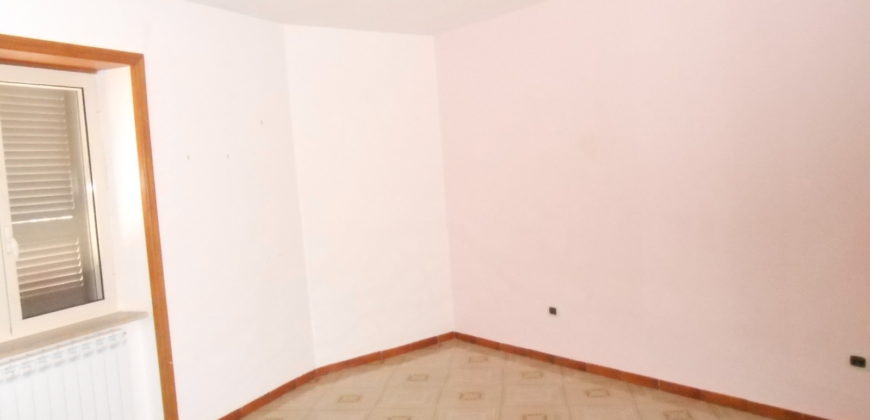 VILLA PANORAMICA 2 LIVELLI CON AMPIO GIARDINO IN VIA LICOLA PATRIA POZZUOLI R28184