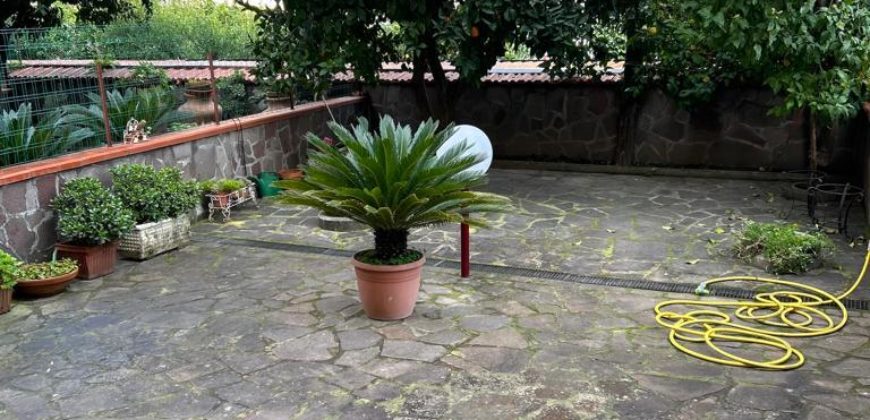 VILLA A SCHIERA IN PARCO Giugliano-Nuovo Corso Campano R38032