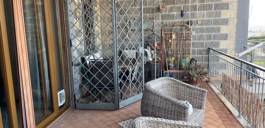 AMPIO APPARTAMENTO PANORAMICO CON GIARDINO E TAVERNA Pozzuoli-Parco Enea R38092