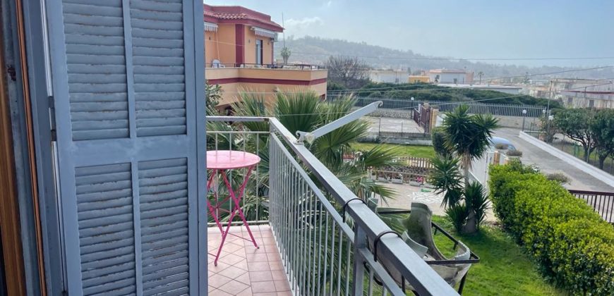 AMPIO APPARTAMENTO PANORAMICO CON GIARDINO E TAVERNA Pozzuoli-Parco Enea R38092