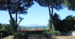 VILLA PANORAMICA 2 LIVELLI CON AMPIO GIARDINO IN VIA LICOLA PATRIA POZZUOLI R28184