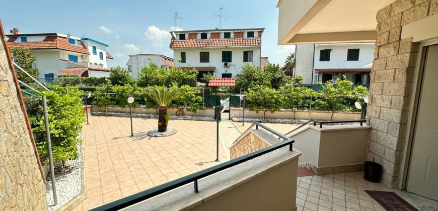 VILLA 3 LIVELLI+TAVERNA E DOPPIO BOX AUTO Varcaturo-Parco Napoli 3