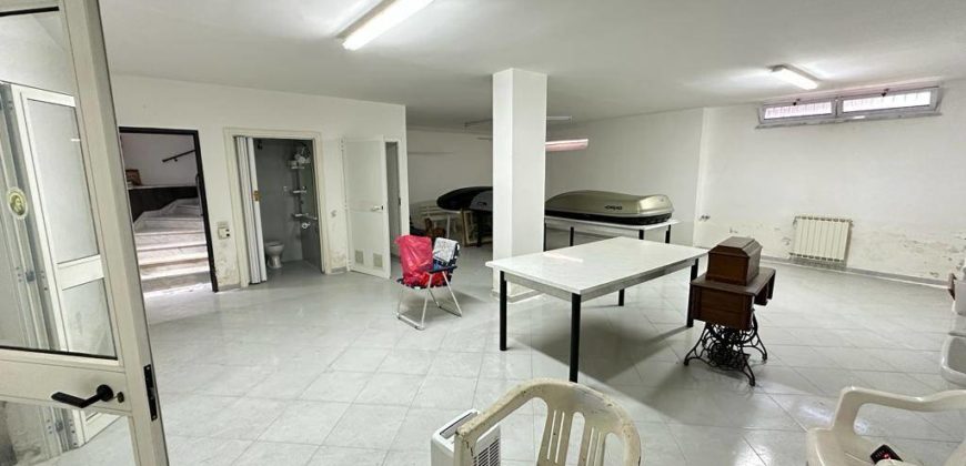 VILLA CON 700MQ DI GIARDINO VARCATURO CENTRO R38126