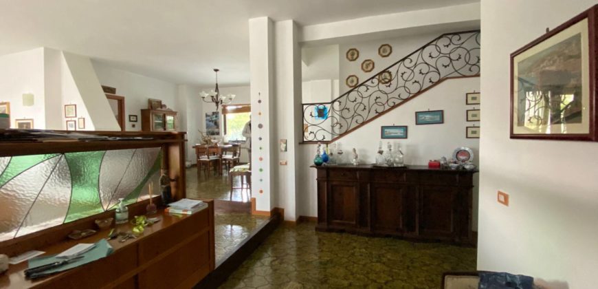 VILLA X2 FAMIGLIE CON 1000MQ DI GIARDINO IN PARCO MONTERUSCIELLO R38091