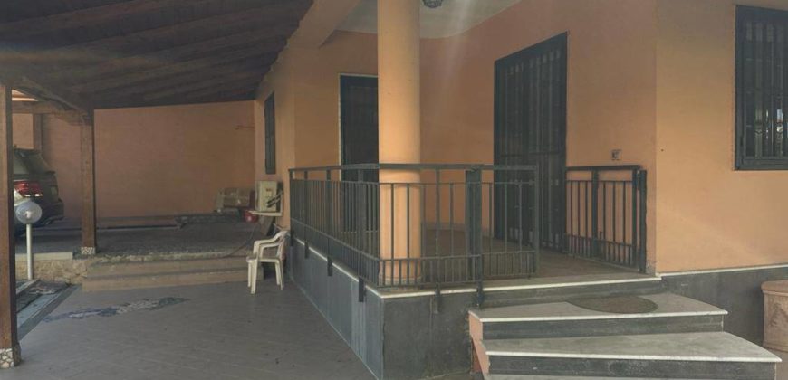 VILLA CON 700MQ DI GIARDINO VARCATURO CENTRO R38126