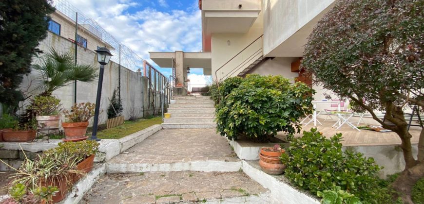 VILLA X2 FAMIGLIE CON 1000MQ DI GIARDINO IN PARCO MONTERUSCIELLO R38091
