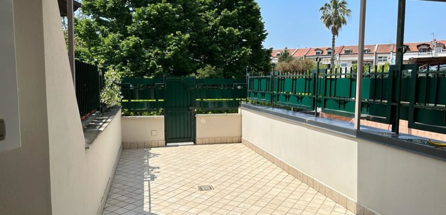 VILLA 3 LIVELLI+TAVERNA E DOPPIO BOX AUTO Varcaturo-Parco Napoli 3