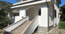 VILLA SINGOLA 2 LIVELLI+GARAGE Licola-Zona Impero