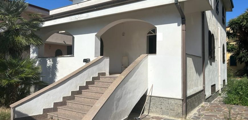 VILLA SINGOLA 2 LIVELLI+GARAGE Licola-Zona Impero