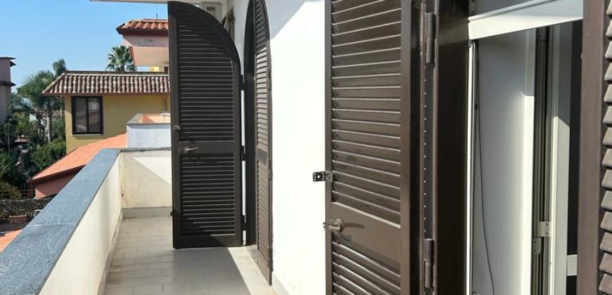 VILLA SINGOLA 2 LIVELLI+GARAGE Licola-Zona Impero
