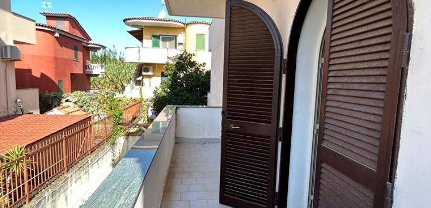 VILLA SINGOLA 2 LIVELLI+GARAGE Licola-Zona Impero
