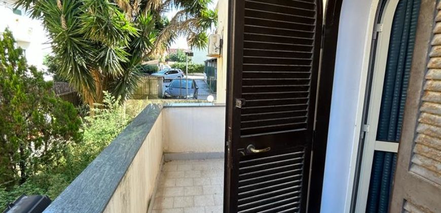 VILLA SINGOLA 2 LIVELLI+GARAGE Licola-Zona Impero