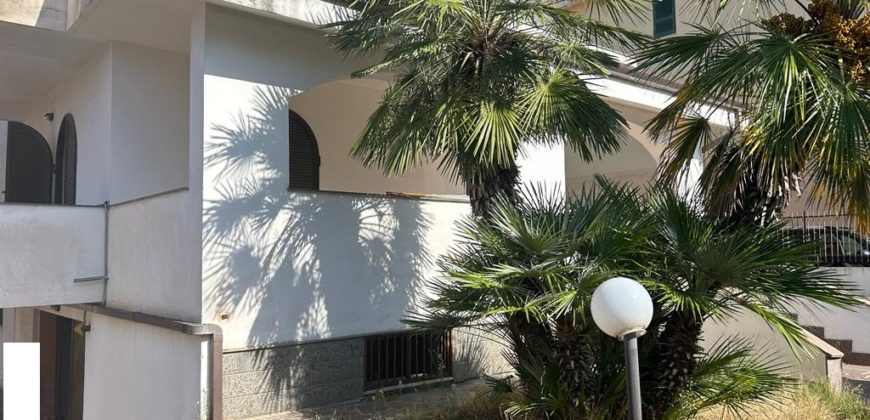 VILLA SINGOLA 2 LIVELLI+GARAGE Licola-Zona Impero