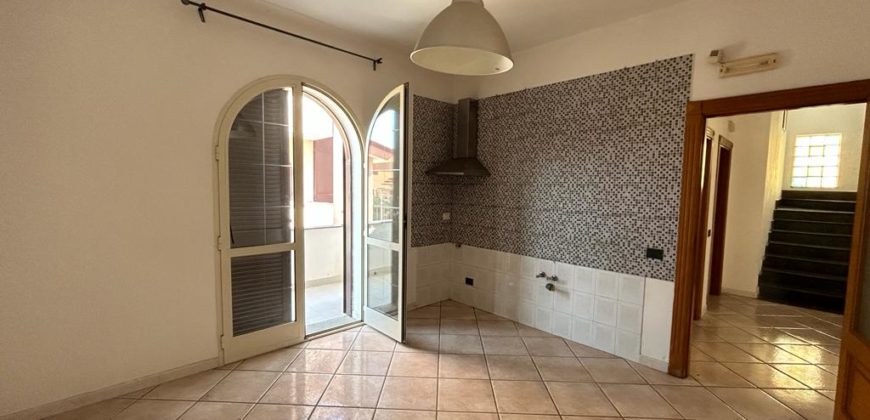 VILLA SINGOLA 2 LIVELLI+GARAGE Licola-Zona Impero