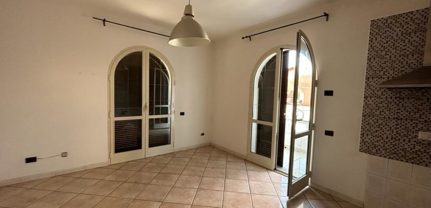 VILLA SINGOLA 2 LIVELLI+GARAGE Licola-Zona Impero