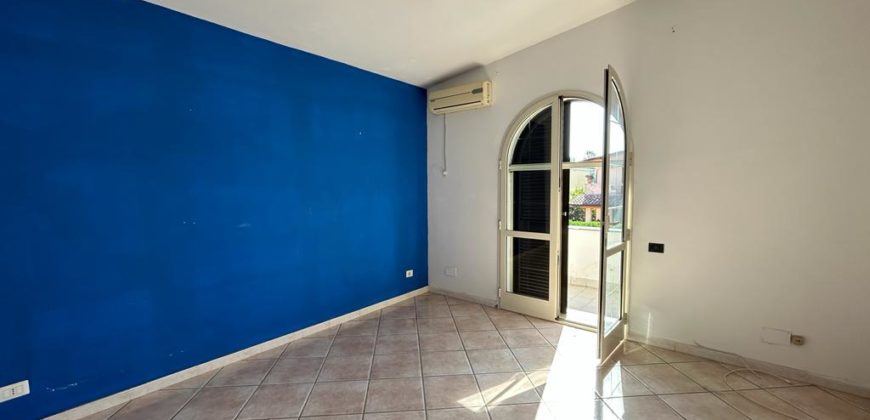 VILLA SINGOLA 2 LIVELLI+GARAGE Licola-Zona Impero