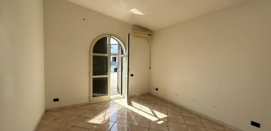 VILLA SINGOLA 2 LIVELLI+GARAGE Licola-Zona Impero