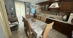 VILLA SINGOLA CON AMPIO GIARDINO Lago Patria Centro