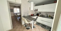 VILLA CON PISCINA IN PARCO Varcaturo-Tangenziale