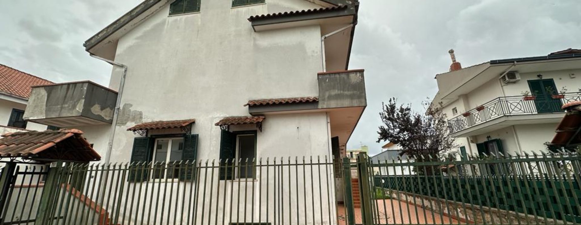VILLA DIVISA X 2 FAMIGLIE Varcaturo-Parco del Sole