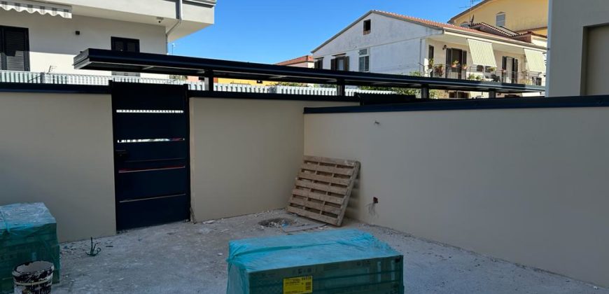NUOVA COSTRUZIONE APPARTAMENTO CON GIARDINO E PISCINA Carinaro-Gricignano