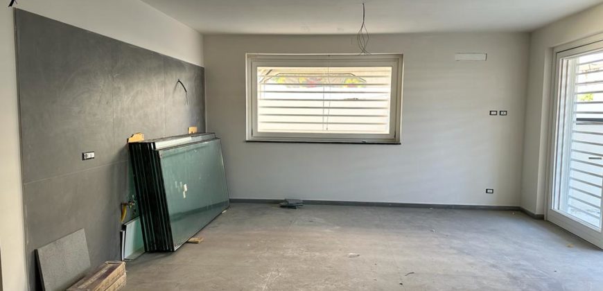 NUOVA COSTRUZIONE APPARTAMENTO CON GIARDINO E PISCINA Carinaro-Gricignano