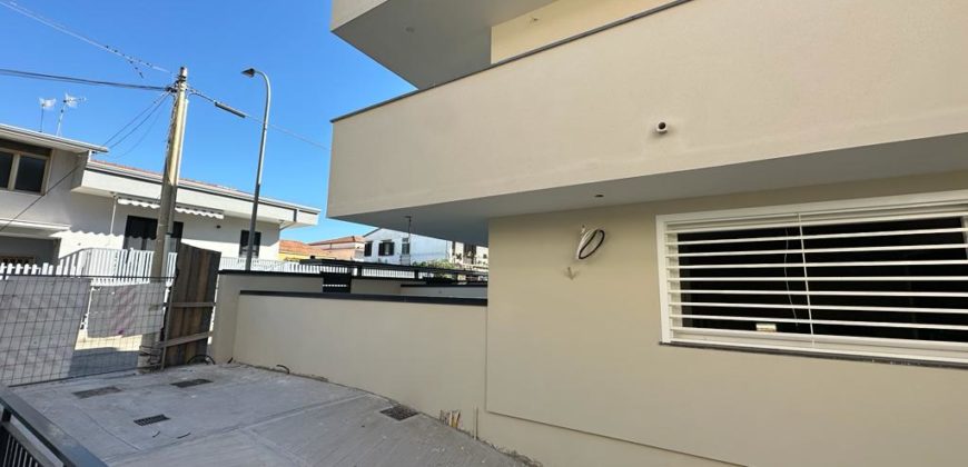 NUOVA COSTRUZIONE APPARTAMENTO CON GIARDINO E PISCINA Carinaro-Gricignano