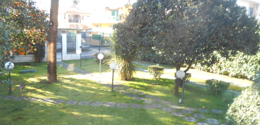 VILLA BIFAMILIARE IN PARCO Varcaturo