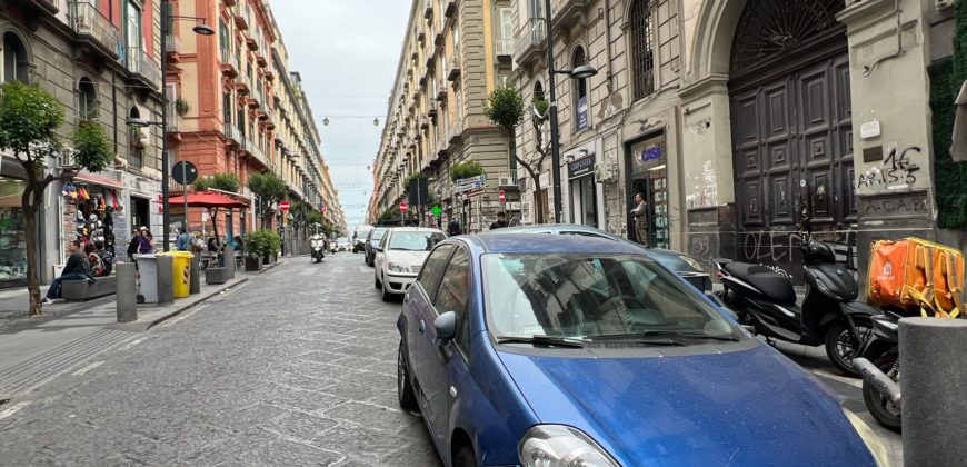 CESSIONE BAR Napoli-Via Duomo