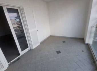 APPARTAMENTO 105 MQ CON TERRAZZO Varcaturo-Centro