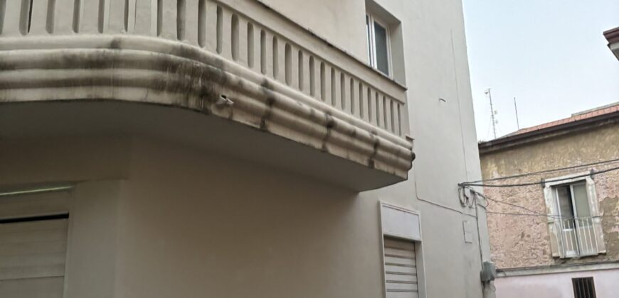 INTERO STABILE 220 MQ Caserta-Via Roma