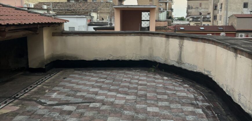 INTERO STABILE 220 MQ Caserta-Via Roma