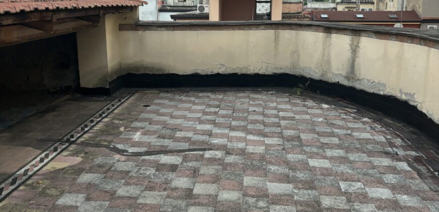 INTERO STABILE 220 MQ Caserta-Via Roma