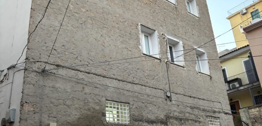INTERO STABILE 220 MQ Caserta-Via Roma