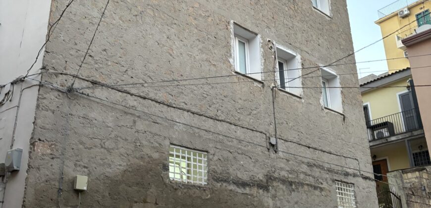 INTERO STABILE 220 MQ Caserta-Via Roma