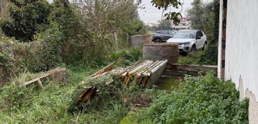 TERRENO CON FABBRICATO Varcaturo