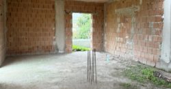 TERRENO CON FABBRICATO Varcaturo