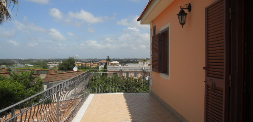 VILLA CON PISCINA Licola-Via Masseria Vecchia