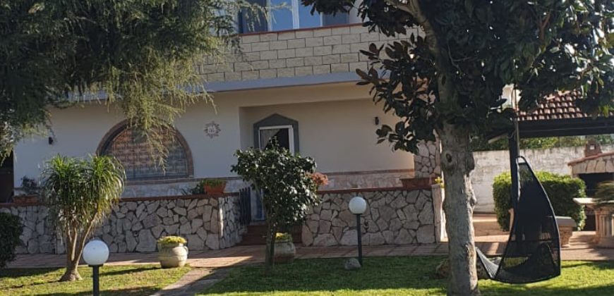 AMPIA VILLA SINGOLA Varcaturo-Via Ripuaria