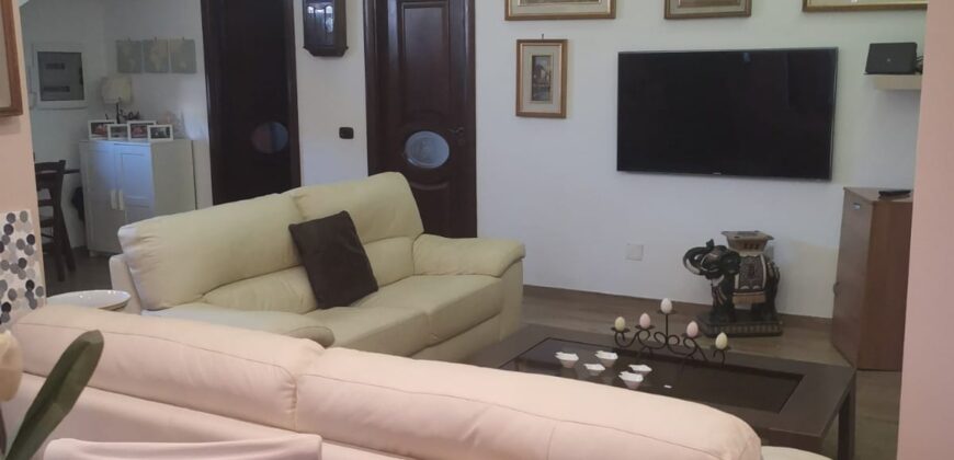 VILLA CON PISCINA Varcaturo