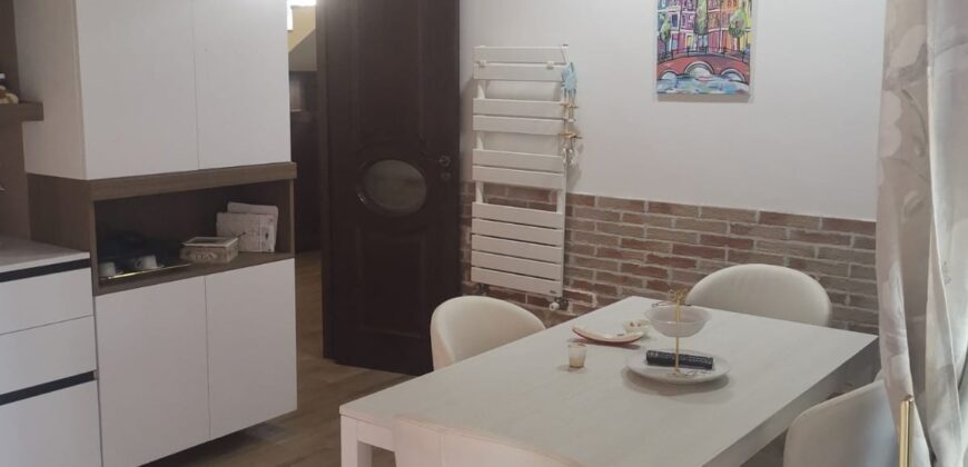 VILLA CON PISCINA Varcaturo