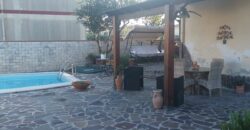 VILLA CON PISCINA Varcaturo