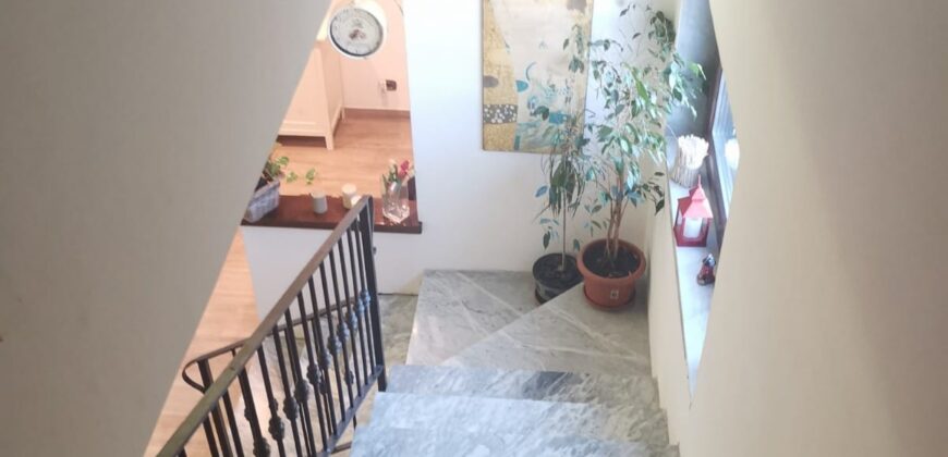 VILLA CON PISCINA Varcaturo