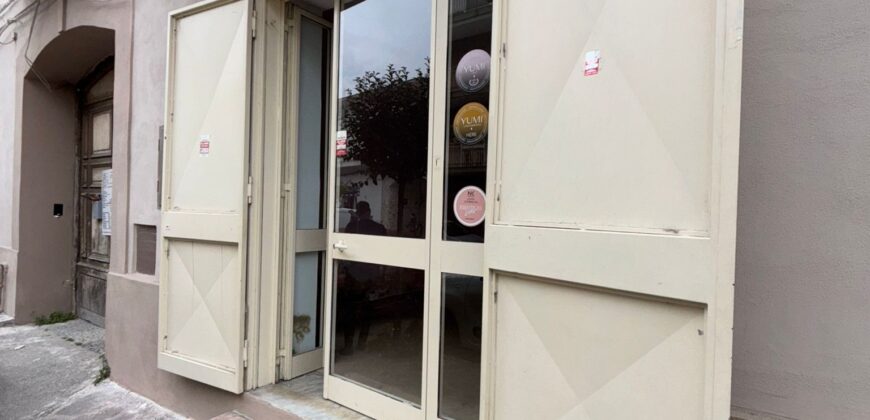 LOCALE COMMERCIALE 120 MQ Qualiano-Corso Campano