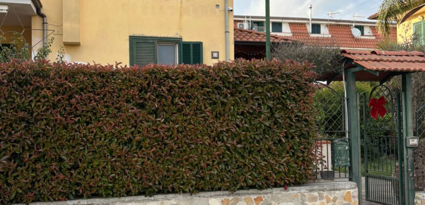 AMPIA VILLA USO INVESTIMENTO Varcaturo-P.Co Marecasa
