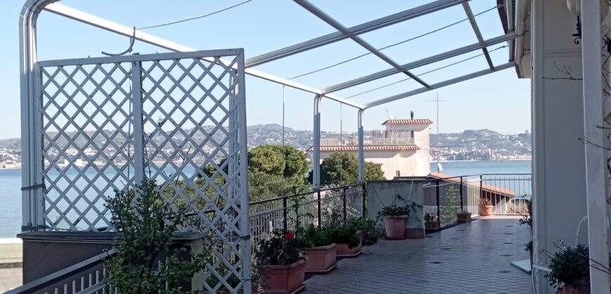APPARTAMENTO CON TERRAZZO PANORAMICO Bacoli-Via Lucullo