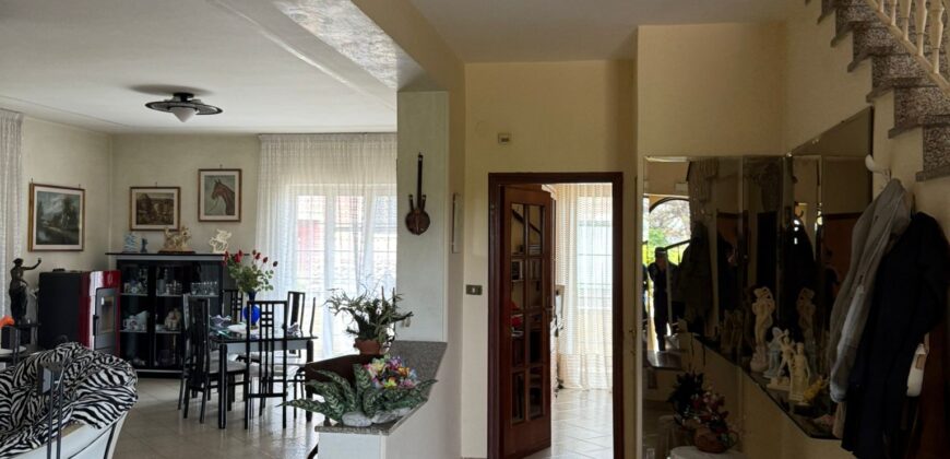 AMPIA VILLA SINGOLA Giugliano-Viale Della Ferrovia